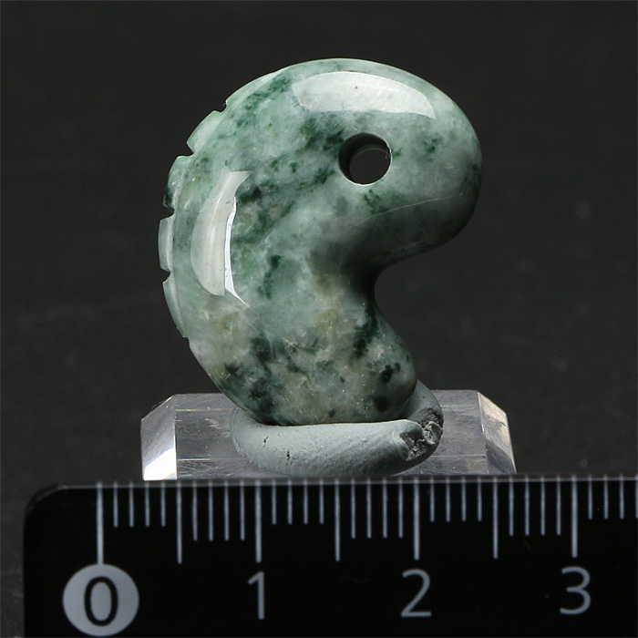 糸魚川翡翠 勾玉
