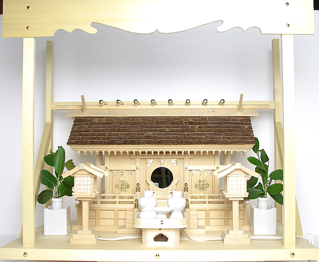 神棚 桧皮葺三社宮〈H-4〉+神具セット（ハーフ・中）+神棚板+雲板（大）のセット