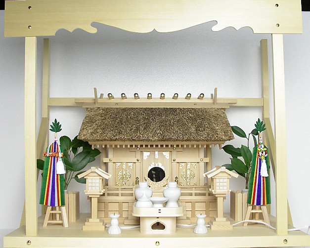 神棚 茅葺三社宮〈K-17〉+神具セット（フル・小）+神棚板+雲板（大）のセット