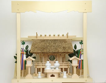 神棚 茅葺一社宮 正殿型〈K-9'〉+神具セット（フル・小）+神棚板+雲板（中）のセット