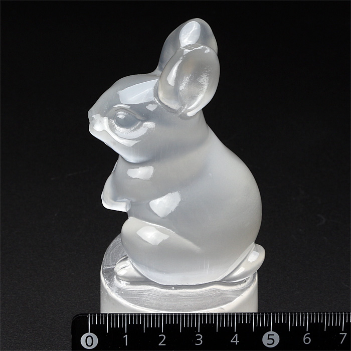 彫刻 ウサギ （セレナイト）